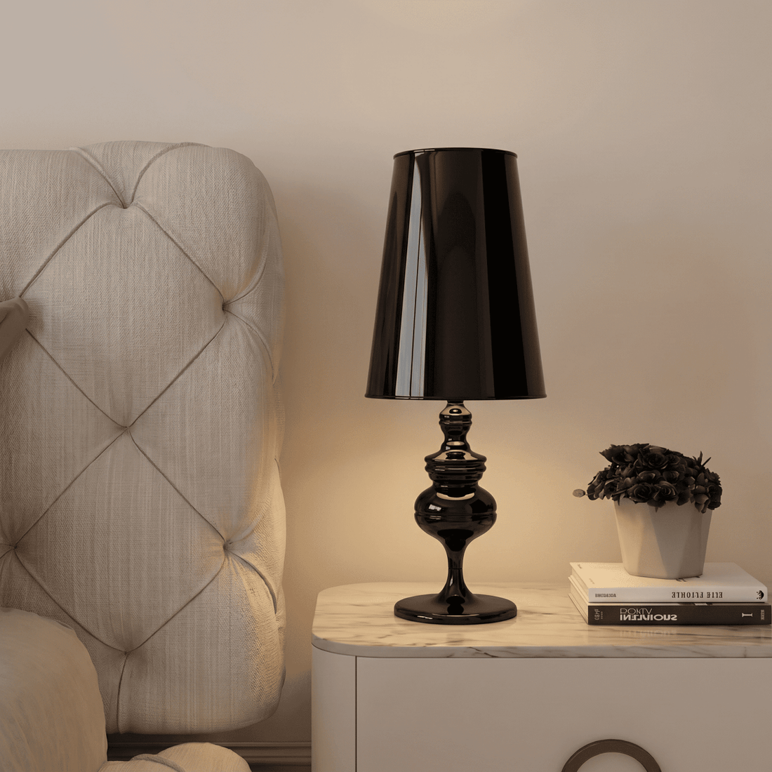 NoireRoyale black lamp on nightstand